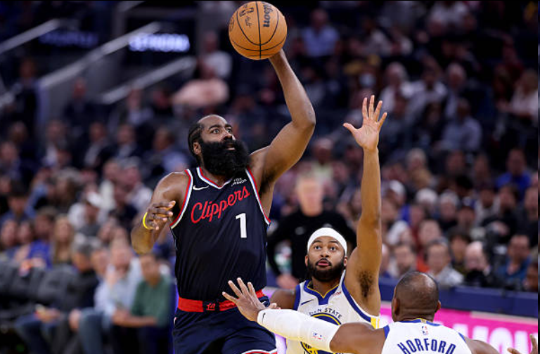 快船客场79分惨败勇士，NBA两连败像菜市场式大乱斗