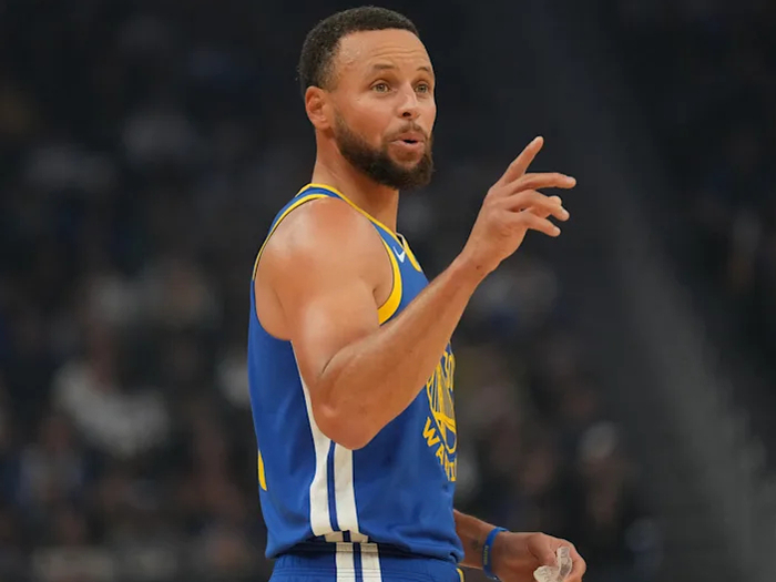 98-79！勇士19分击溃快船，NBA老将对决现场翻车