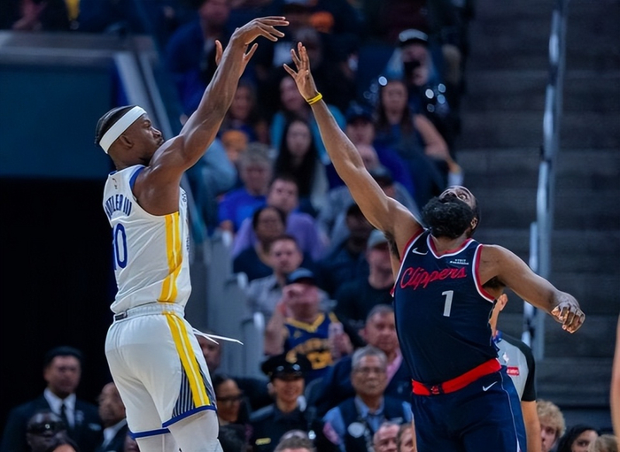 NBA 79-98：快船被勇士打脸，詹姆斯·哈登20分也没换来阵容尊严
