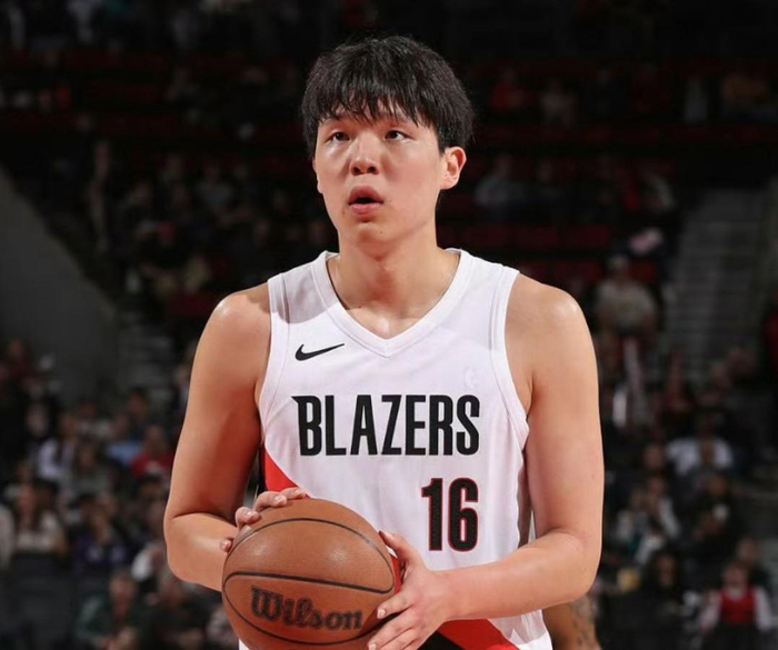 16号秀杨瀚森胖了十几斤？开拓者在NBA把外线当训练课还是战术板？