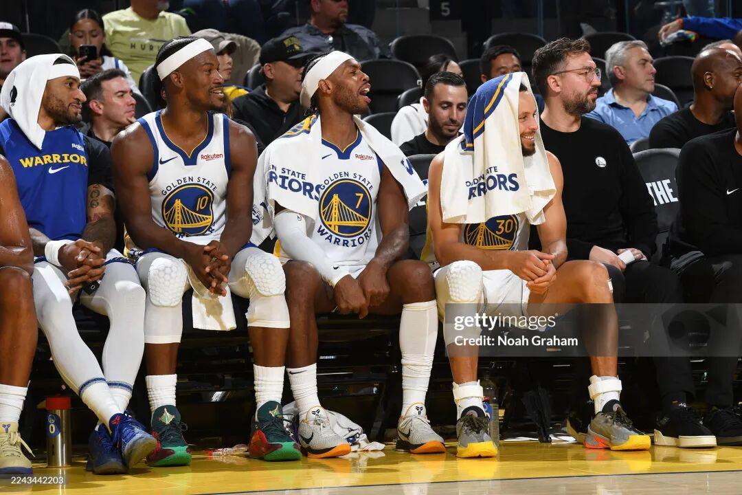 勇士98-79击退快船队：库里25分钟，NBA又一次团队表演（数据说话）