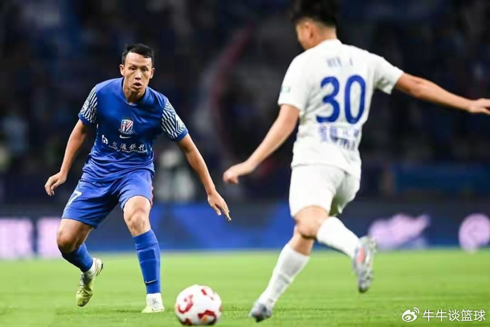 中超第28轮：上海申花2-2顽抗还是偷鸡？第100分钟点球和VAR戏码