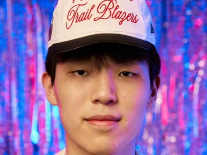 第16顺位杨瀚森首季4场6.4分钟，NBA新秀数据比易建联、河升镇差多少？