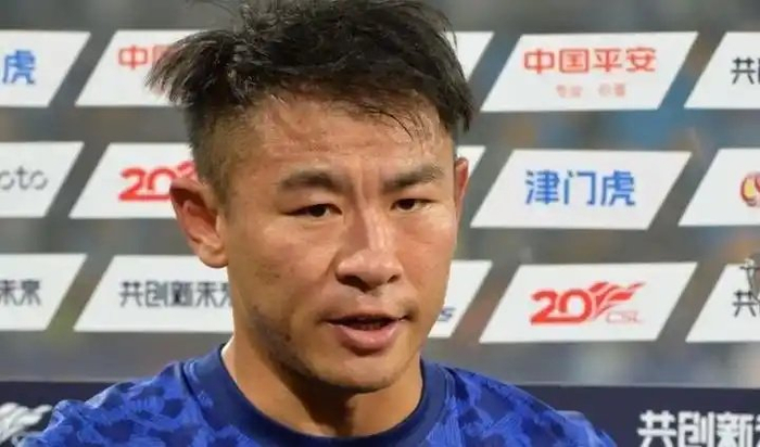 37岁再签3年，中超老将于汉超留申花，上海海港还想挖人？