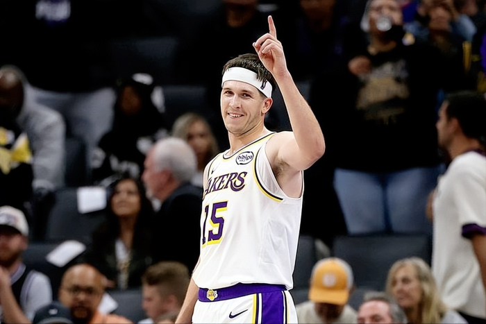 里夫斯两场92分后要5年2.4亿，湖人只愿给2000万？NBA这账怎么算