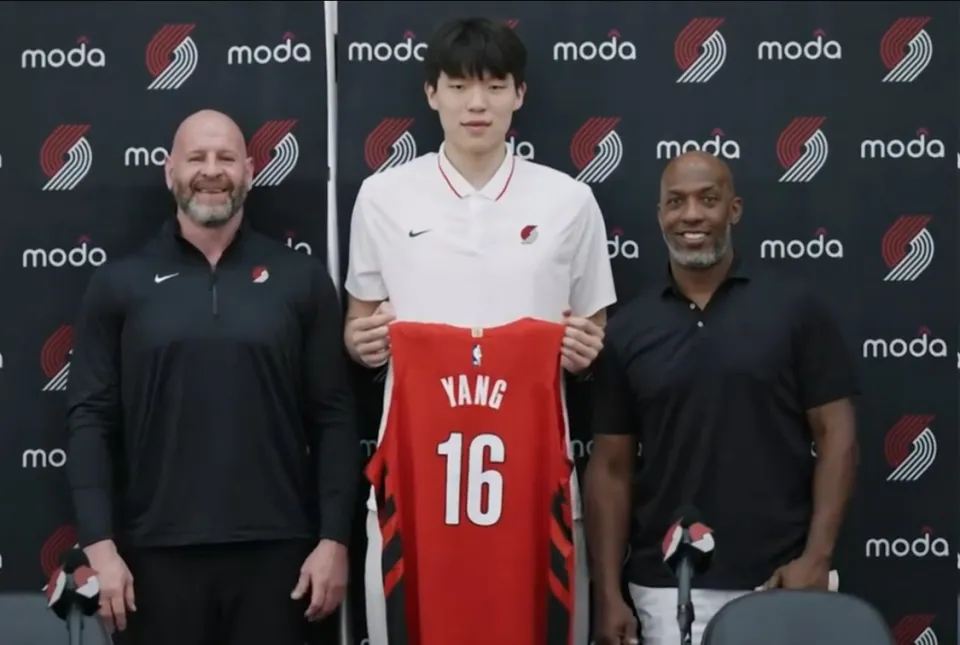 4场场均6.3分钟，NBA新秀杨瀚森被斯普利特冷落，开拓者到底在养菜还是养人？