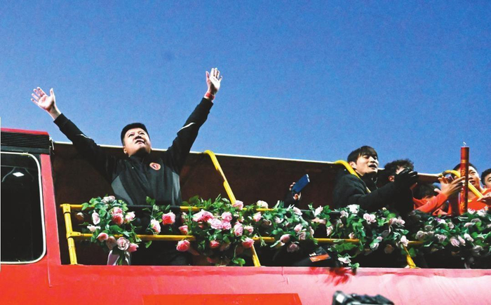 提前两轮冲超锁冠，辽宁铁人赢了积分也赢了尊严，中超能接招吗？