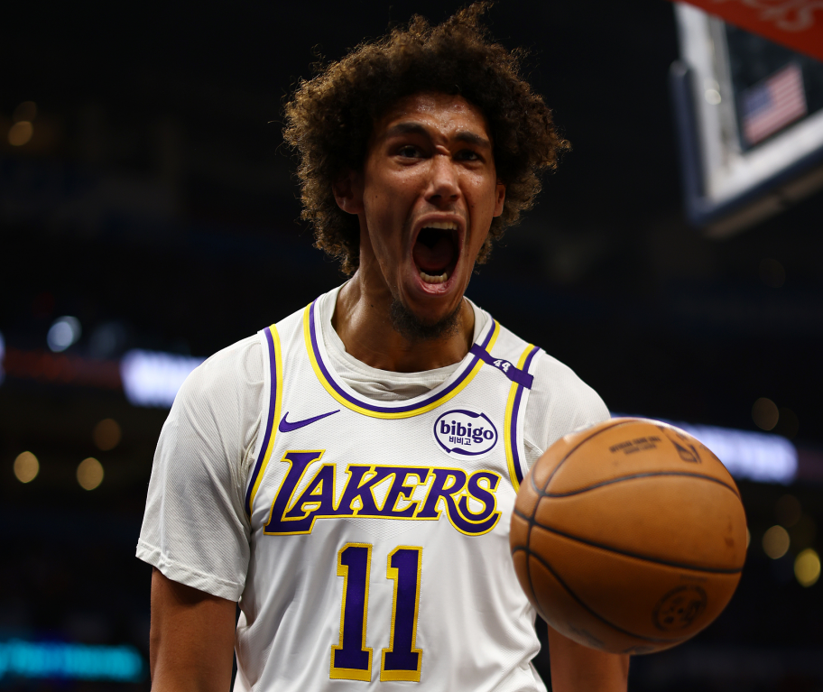 湖人1人复出：海斯回归，NBA名单乱成阴阳合同式黑名单