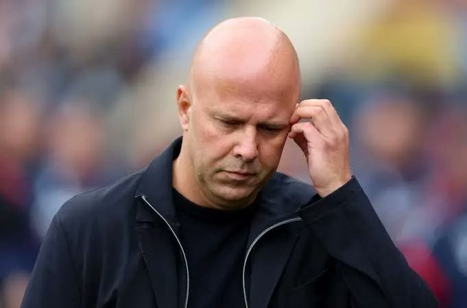 利物浦0-3被淘汰:英超豪门联赛杯之夜翻车,斯洛特被审判