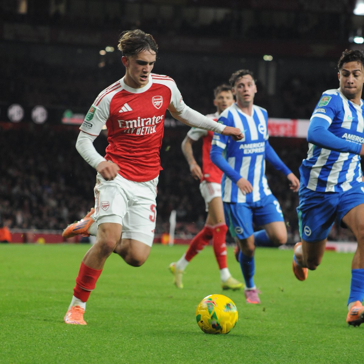 英联杯阿森纳2-0晋级，15岁道曼5次过人成赛场猛料