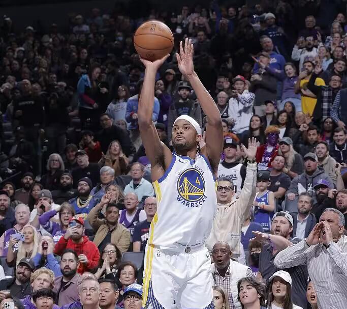 10/31 NBA：穆迪场均12分能笑多久？勇士客战雄鹿得把牌亮明