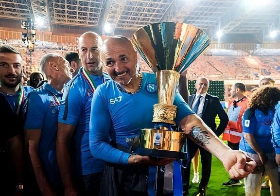 2年后还带着那不勒斯纹身？卢西亚诺·斯帕莱蒂传闻要接掌尤文图斯队，意甲和英超都炸锅