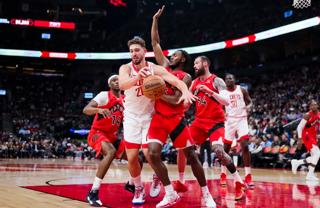 21记三分仍输18分！NBA火箭队狠狠教训多伦多猛龙队
