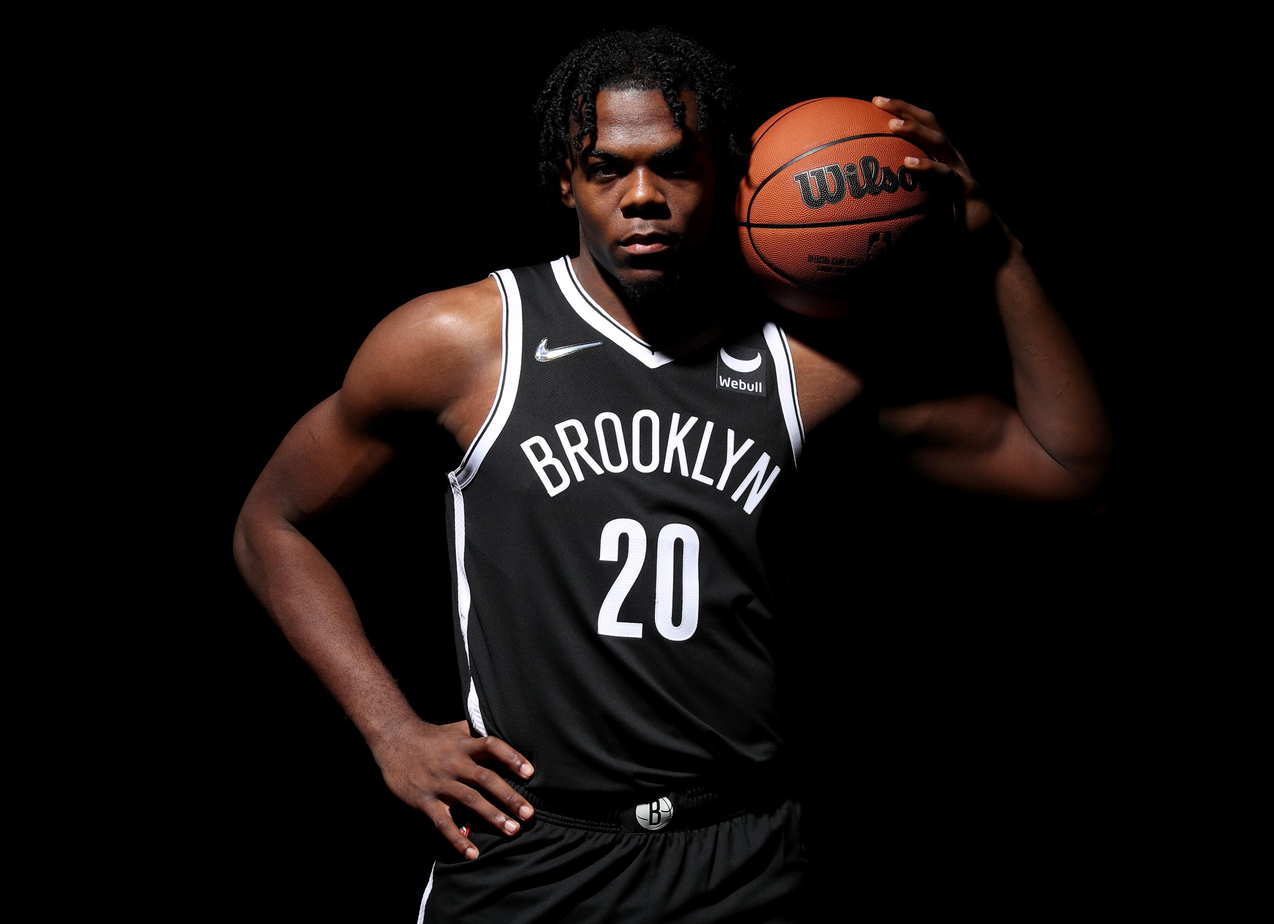 篮网主场对老鹰，夏普500个进攻篮板达成，这数据比赛场还刺激（NBA数据点）