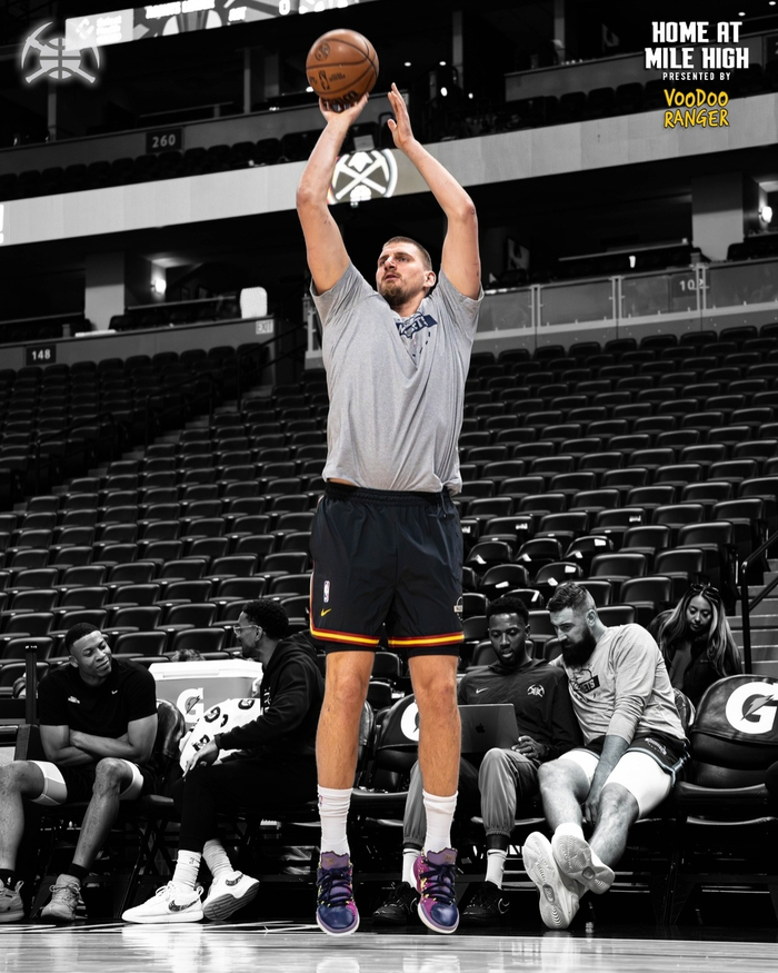 约基奇开季4场场场三双，NBA还剩谁能扛得住？掘金队成了他的提款机