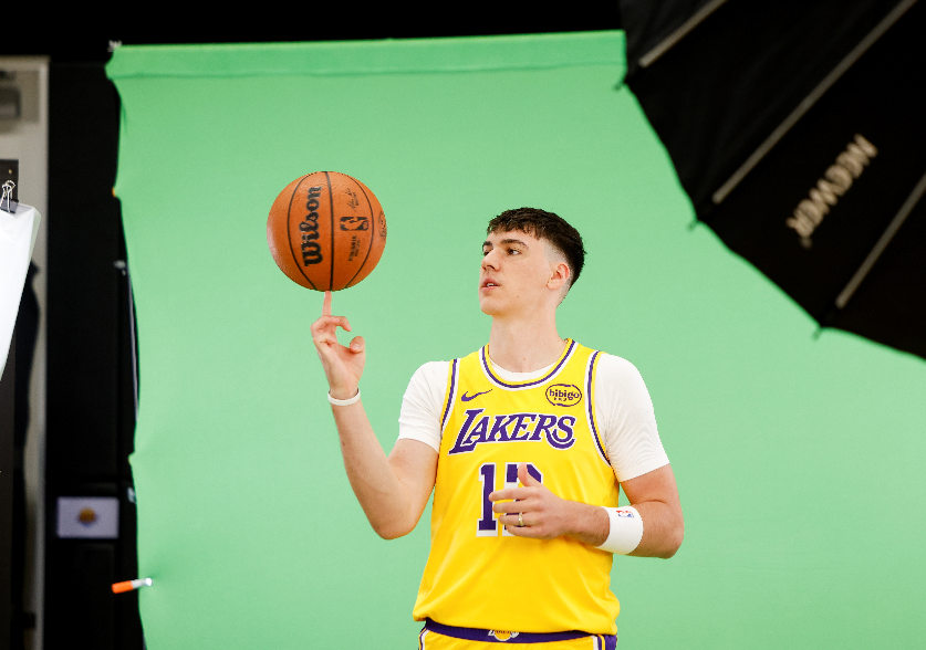 NBA湖人116-115险胜森林狼：里弗斯28+16真香，但阵容像阴阳合同拼盘