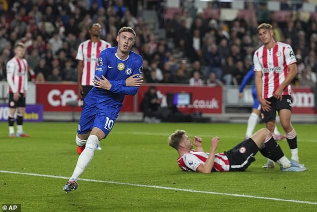 切尔西100场纪念球衣合照，帕尔默穿训练服却穿拖鞋，英超笑料