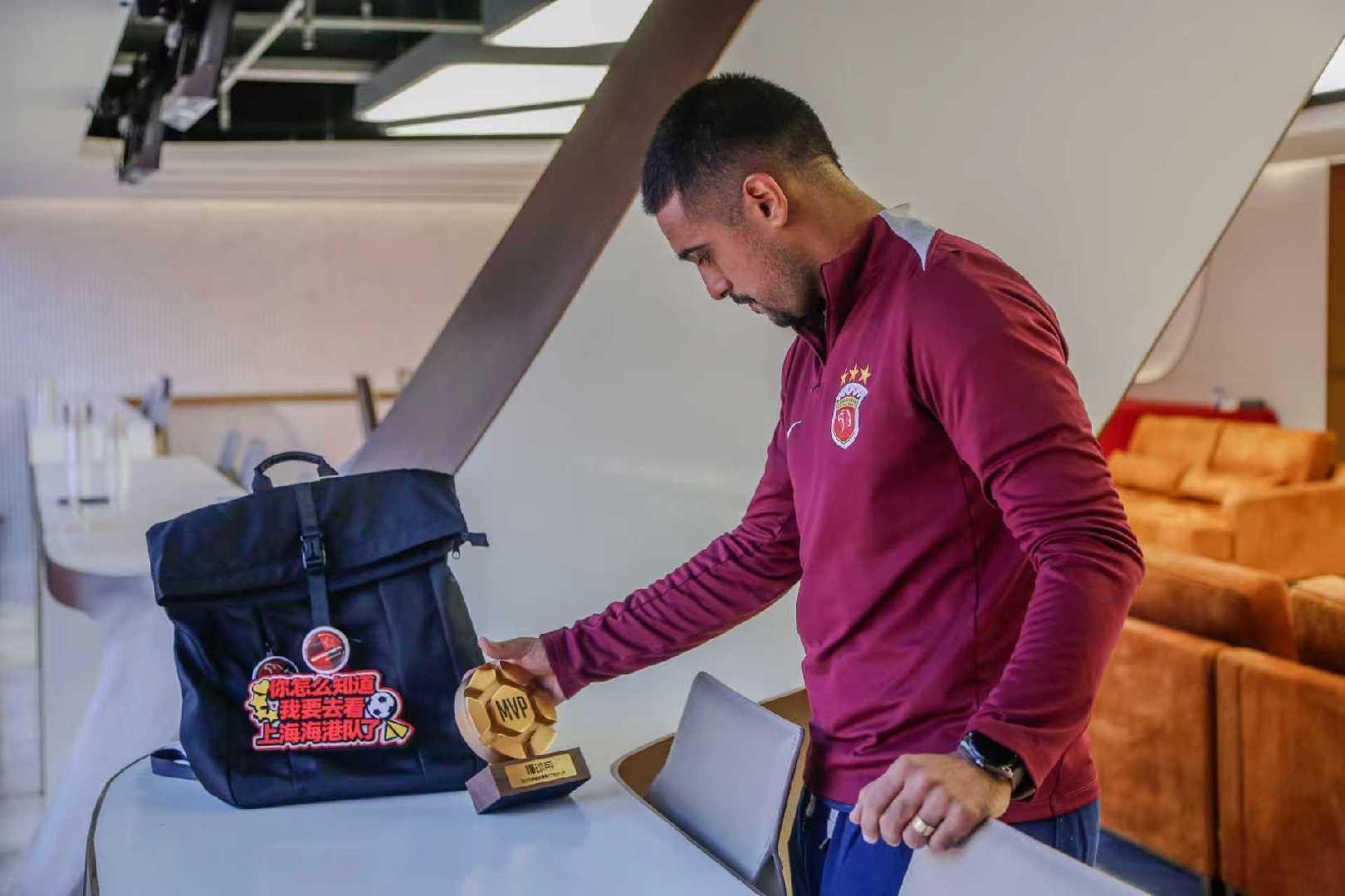 中超27轮：海港4-3险胜海牛，莱奥两球当选mvp