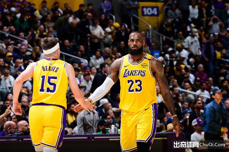 湖人116-115险胜森林狼，里夫斯绝杀，NBA谁还在怀念詹姆斯？