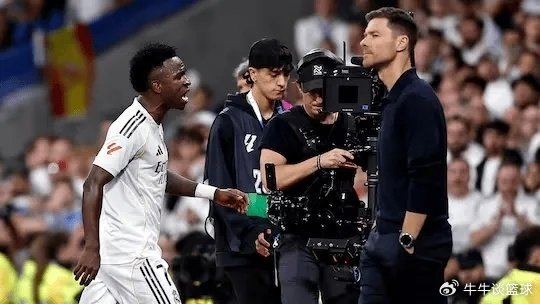 6亿观众看维尼修斯爆发，西甲国家德比哈维·阿隆索的换人太显摆