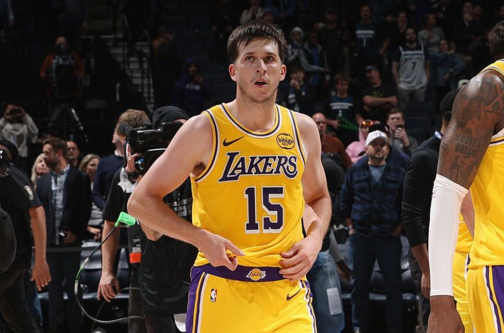 116-115惊魂！NBA湖人里夫斯压哨绝杀，微博热搜第6还敢不看？