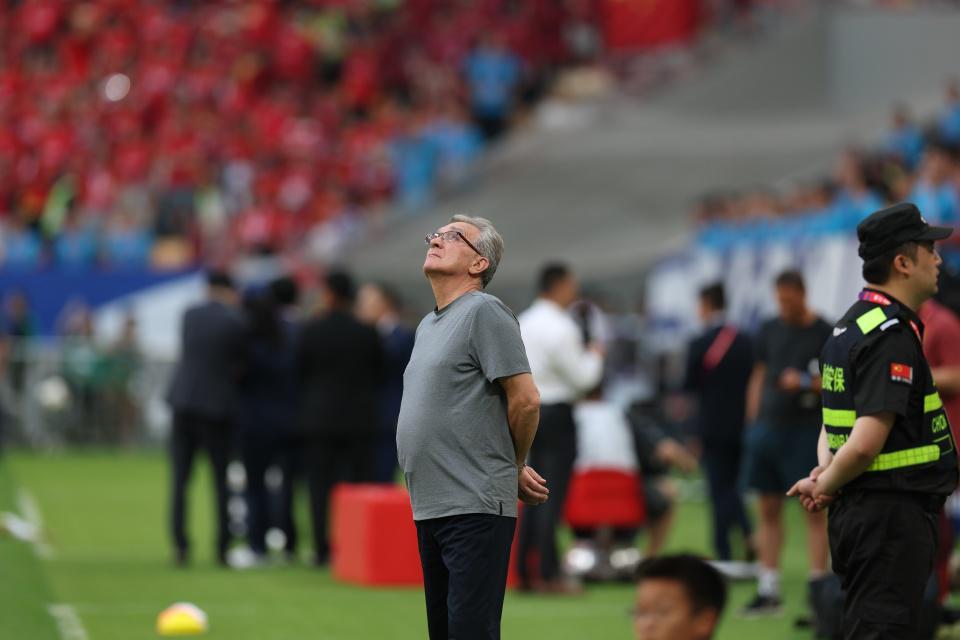 北京时间10月30日：伊万科维奇71岁宣布退役，中国男足的最后四年梦碎与数据真相（含英超、NBA对照）