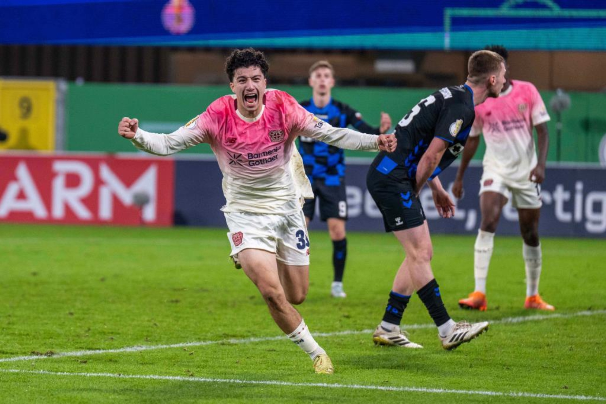 19岁首球+加时绝杀，勒沃库森替补39分钟搅动德甲杯风云（含英超暗喻）