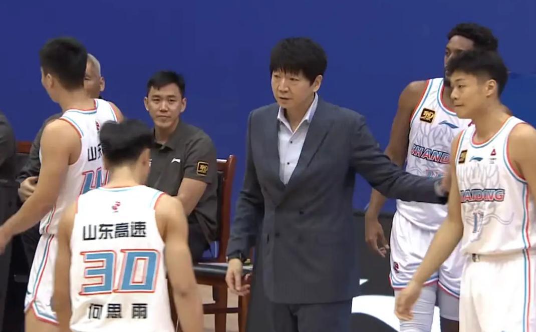 3名外援定妆：鲍威尔已到，锋卫新援来袭，CBA的山东男篮要跟广东男篮掰手腕？