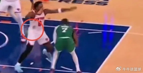 1次擦碰留1个黑印，杰伦布朗在NBA的发量危机被球场放大