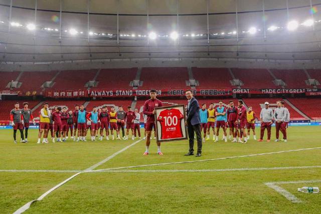 莱昂纳多3球帽子戏法+李帅100场，中超海港今天怎么这么嚣张