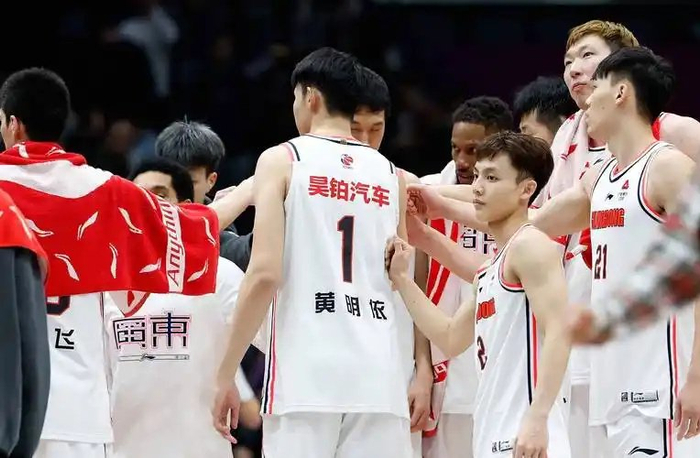 36岁麦基成候选？广东要花200万买NBA经验，CBA第四外援真买得到吗