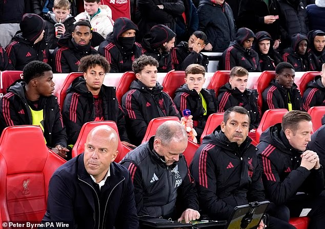 利物浦联赛杯出局：10月30日英超豪门被斯洛特轮换玩崩？