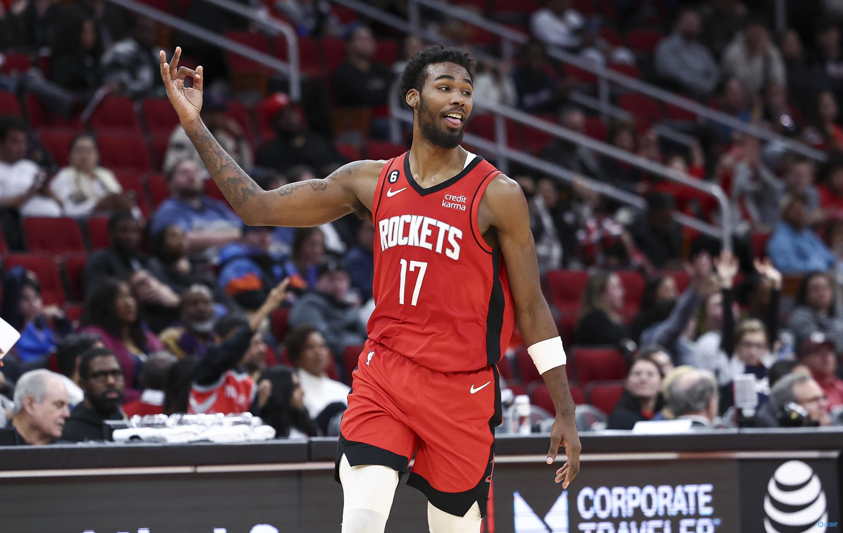 4场出场、8分钟戏份？NBA火箭的克林特·卡佩拉有多尴尬