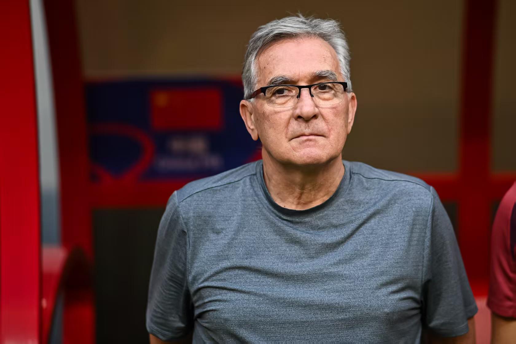 14场只4胜、42年画句号：布兰科·伊万科维奇在中超联赛光环下被骂养老费？