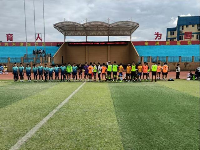 30分钟热身赛：蓬中学足球队像英超队还是校园队？