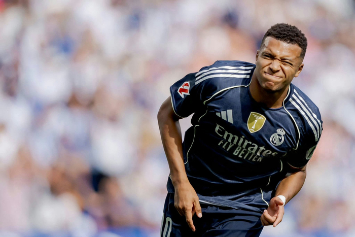 北京时间2025年11月01日20:30：基利安·姆巴佩领第一座欧洲金靴，皇马出席引西甲圈层哗然