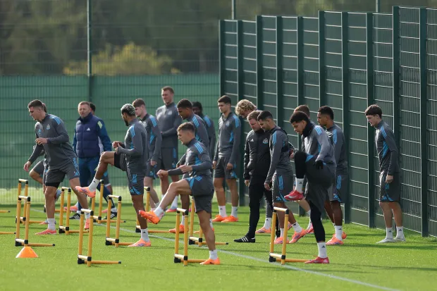 1名资深球员险遭撞，纽卡训练场被围堵，英超安全问题再引热议