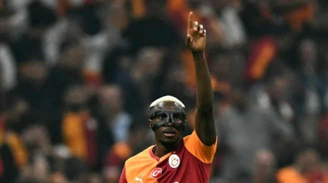 7500万欧敲门？巴塞罗那西甲要不要把罗伯特·莱万多夫斯基换成奥斯梅恩