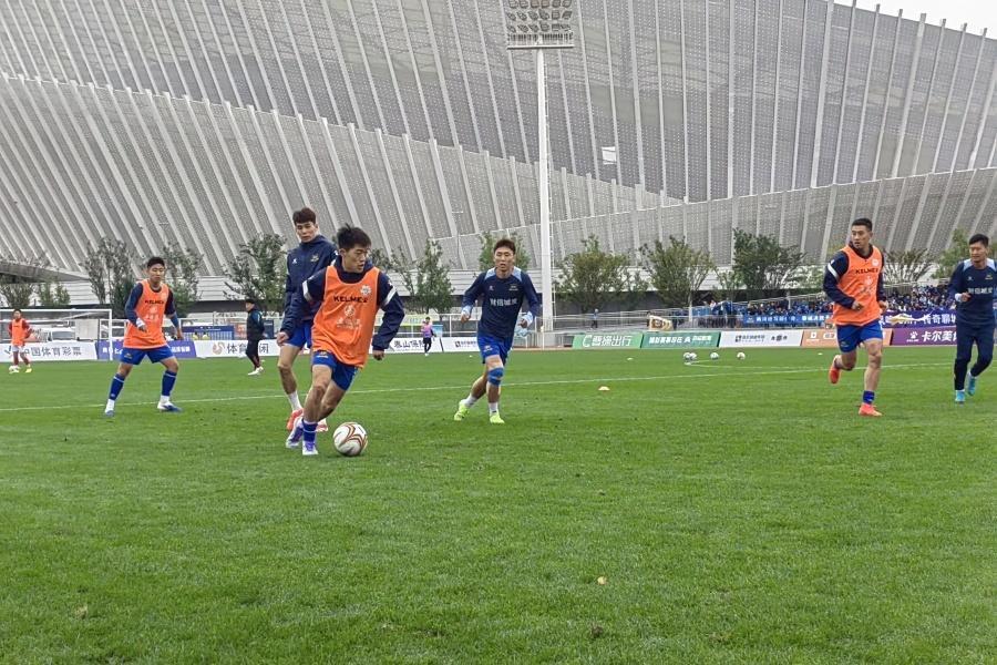 11月2日15:00鲁超四强：聊城传奇客战临沂，1:1像英超乱局？