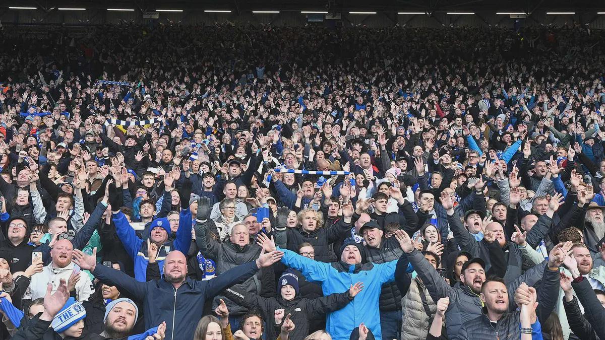 谢周三工资提前1天到账，英超联赛钱景笑话还能信吗别当自家银行
