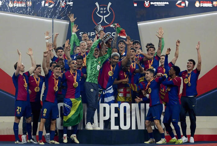 皇马2-1拿下巴塞罗那，西甲这场输了还要谁？主力一句话炸开更衣室