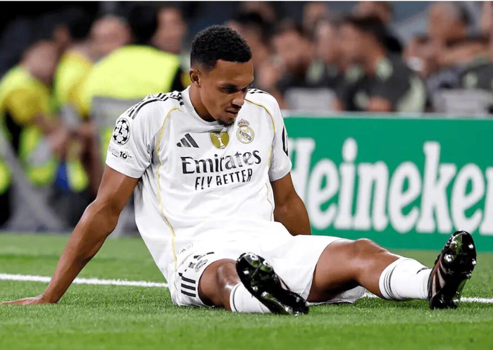 11月4日欧冠大战：阿诺德能在安菲尔德扛起皇马右后卫？