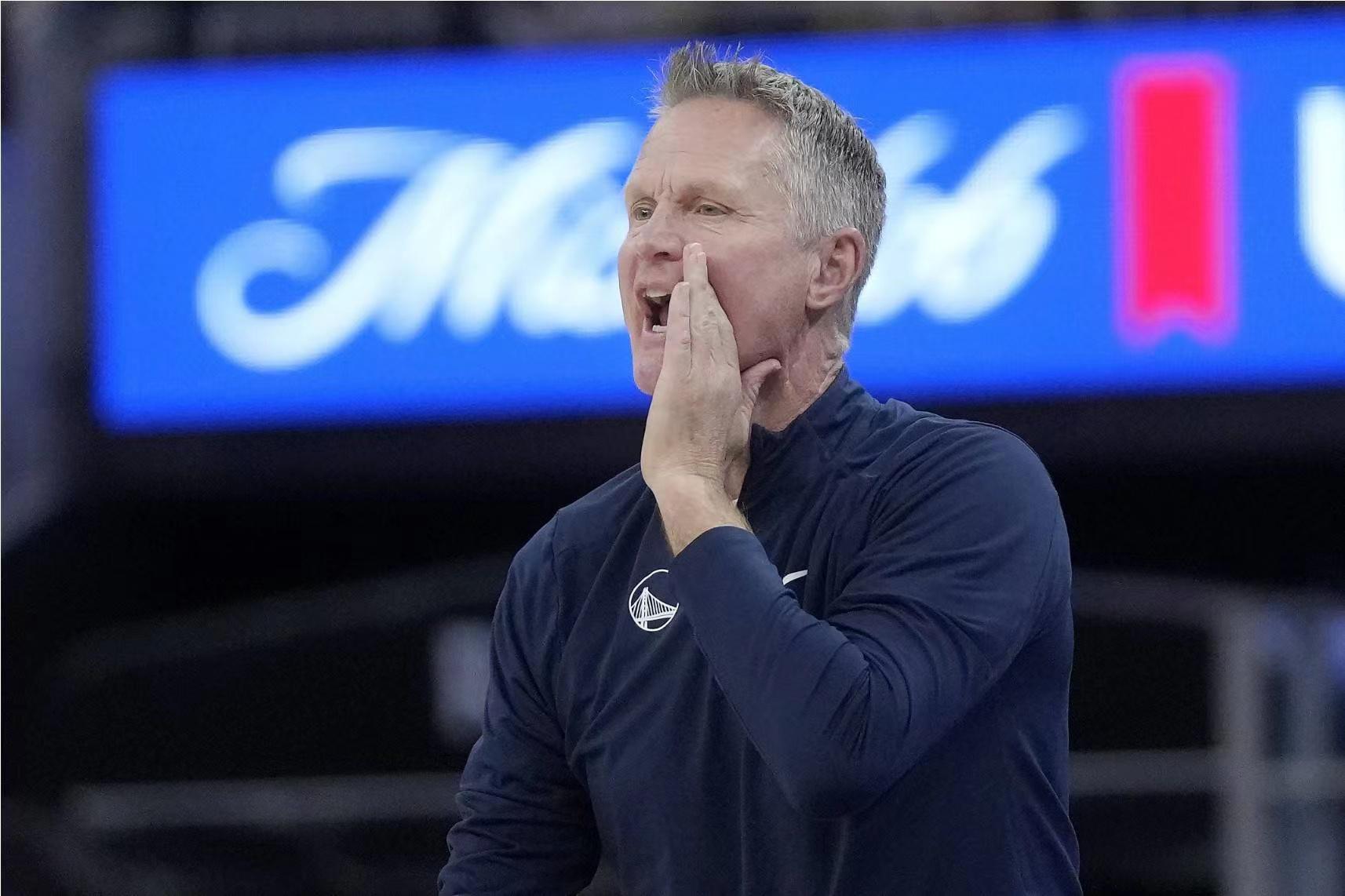 勇士客场110-120溃败，科尔怒指0胜12负魔咒，NBA场面尴尬