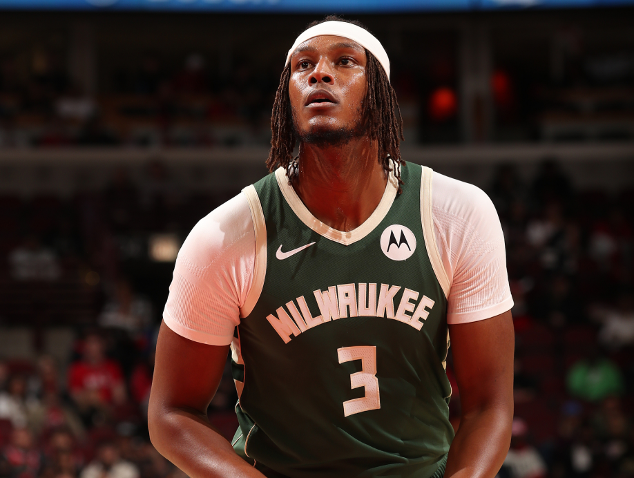 雄鹿队120比110胜勇士，特纳17分让NBA哑口无言