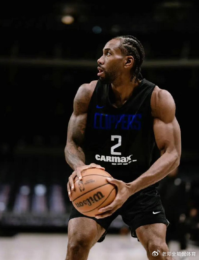 5人把球衣当紧身,NBA巨臂展示:力量还是危险?