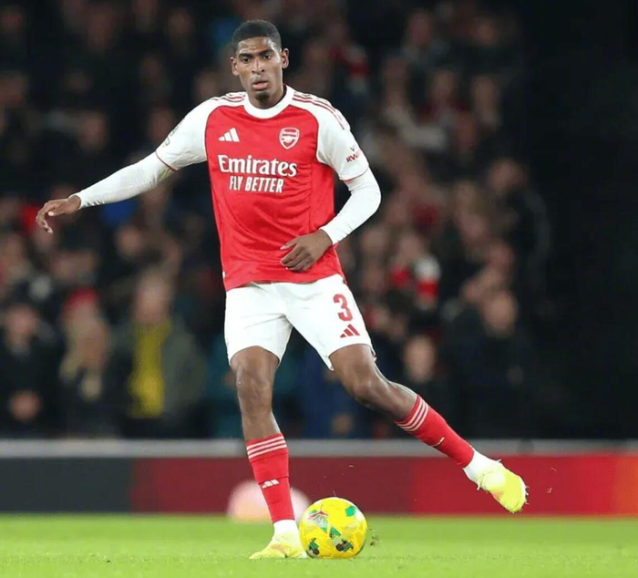 莫斯克拉8月英超首秀稳住，阿森纳西语帮融入仅几天就满意英国菜