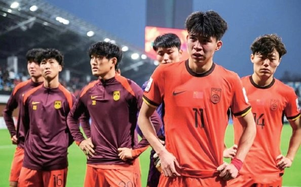 国足选帅被卡死：11月热身或取消，本土教练能顶住英超、NBA版质疑？