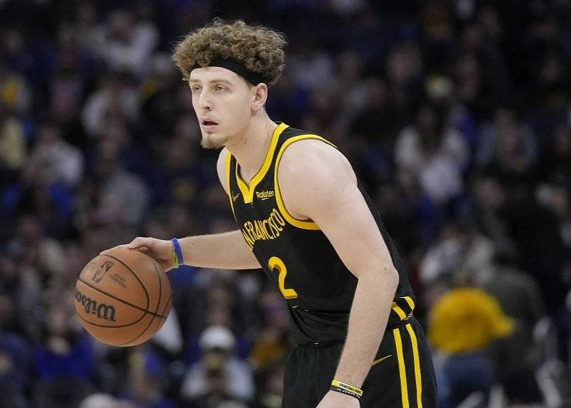 110-120，字母哥缺阵却被32分罗林斯在NBA按在地上摩擦