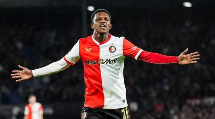 拜仁盯上荷兰U21右后卫？费耶诺德23岁新星引发英超与德甲的争夺战