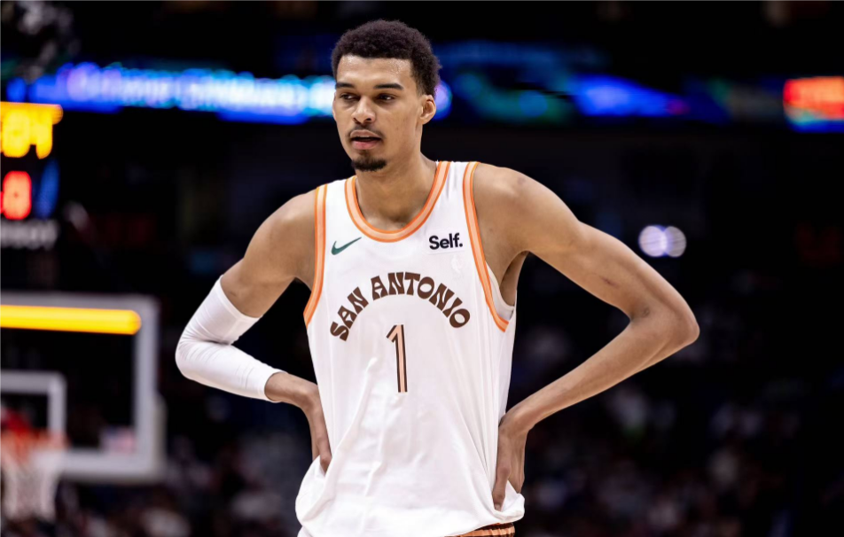 107-101杀出重围！文班亚马27+18，马刺队在NBA常规赛收获5连胜